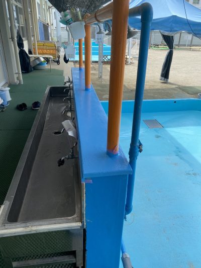 松阪市からのご依頼で保育園手洗い場の塗装をしました！！ | 現場情報